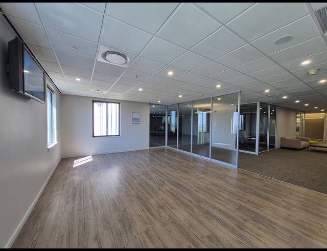 1,550M² OFFICE TO LET IN SANDTON CENTRAL